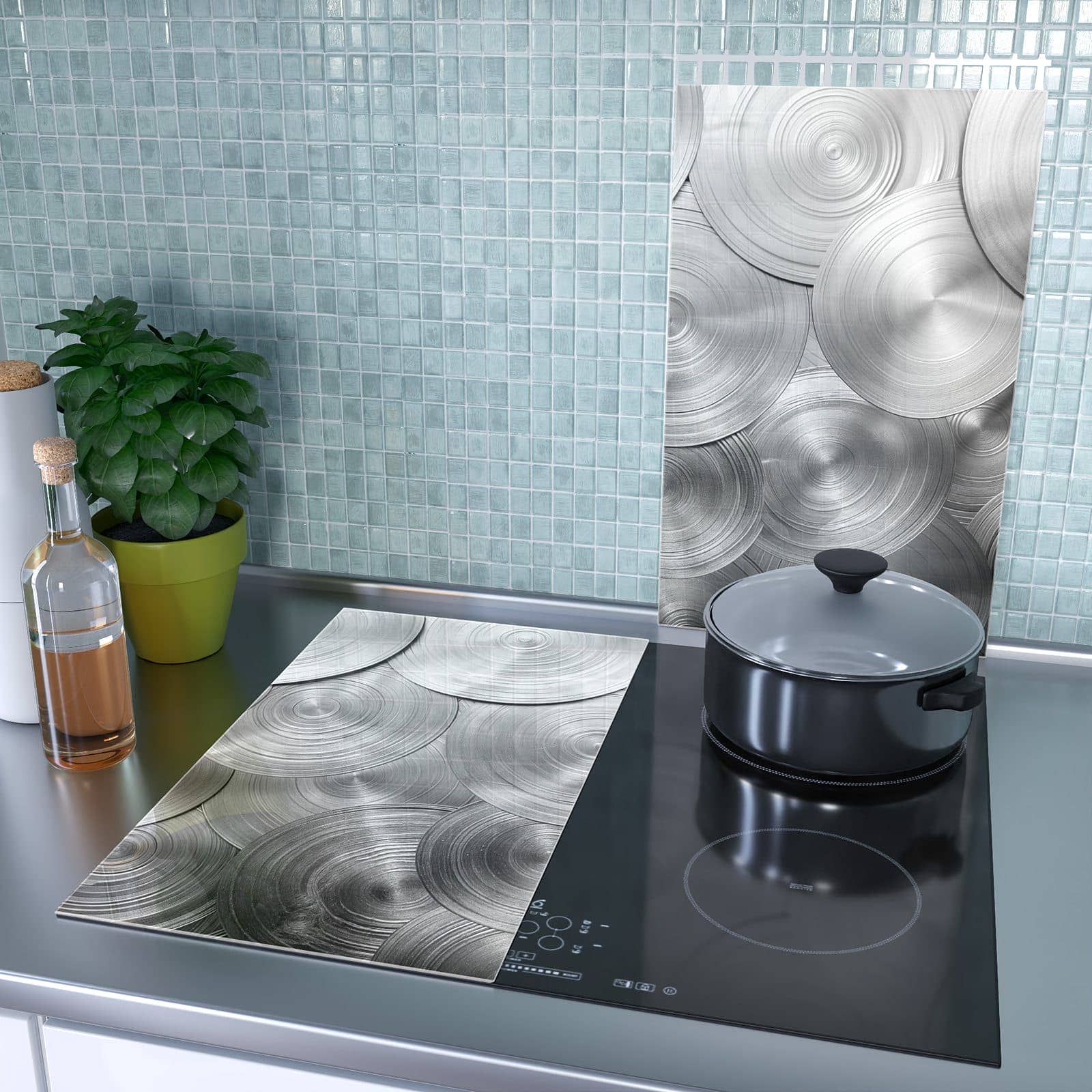 2-teilige Herdabdeckplatten mit Metallische Scheiben-Motiv als Spritzschutz hinter dem Kochfeld