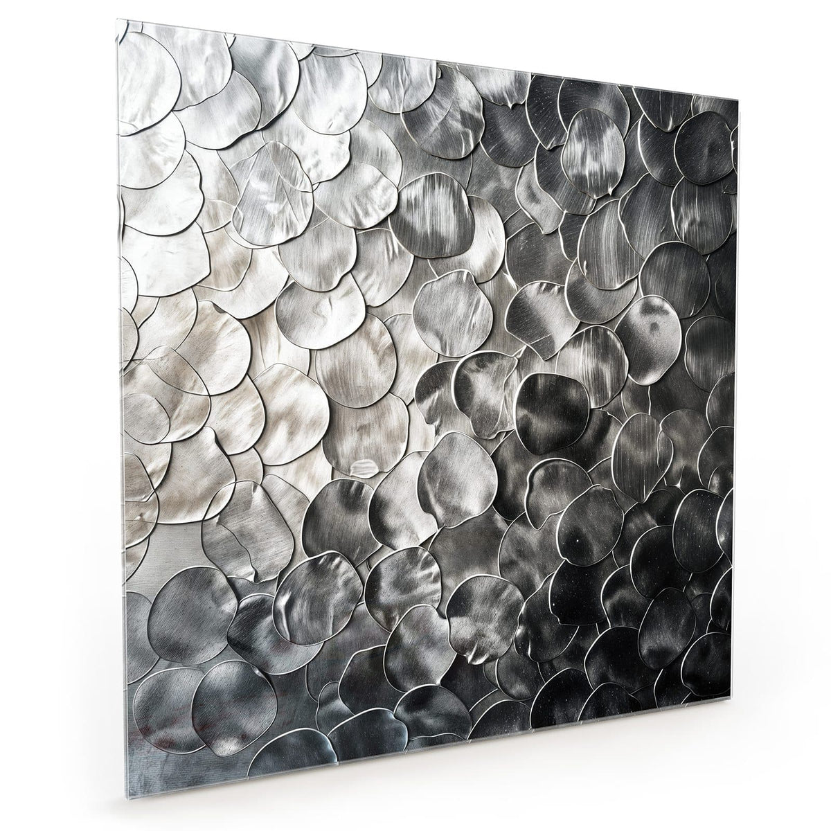 Küchenrückwand aus Glas im quadratischen Format mit Motiv Silberne Schuppen: Überlappende runde Metallplättchen wie Schuppen #grösse_40 x 40 cm #grösse_50 x 50 cm #grösse_60 x 60 cm