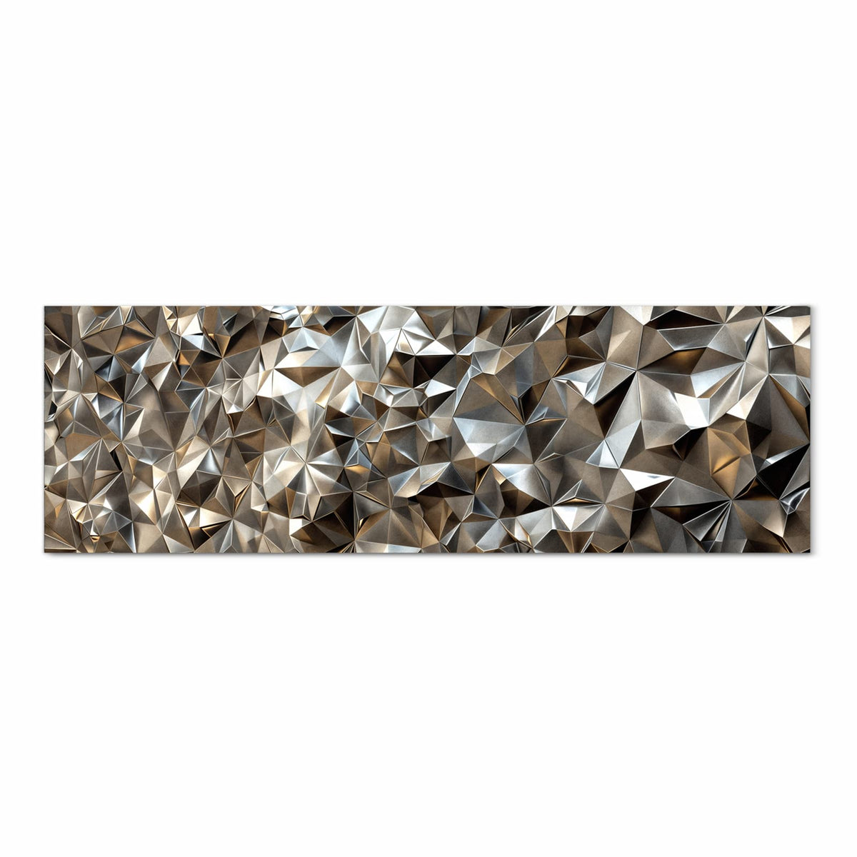 Dicht gepackte facettierte Metallflächen in Silber mit warmen Bronzetönen
