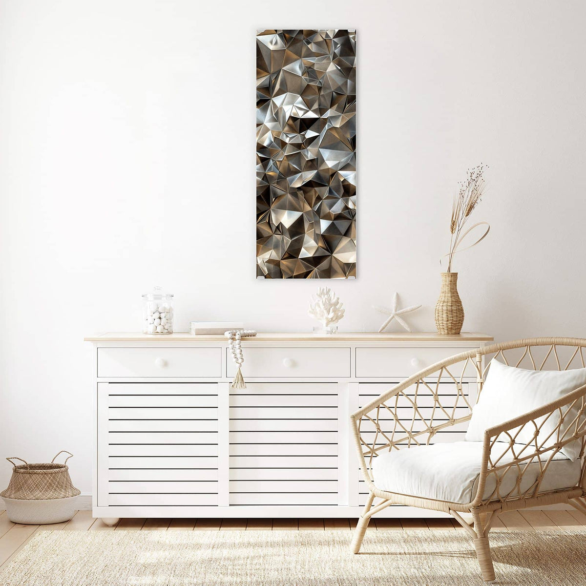 Glasbild Facetten in Silber an der Wand – Dicht gepackte facettierte Metallflächen in Silber mit warmen Bronzetönen