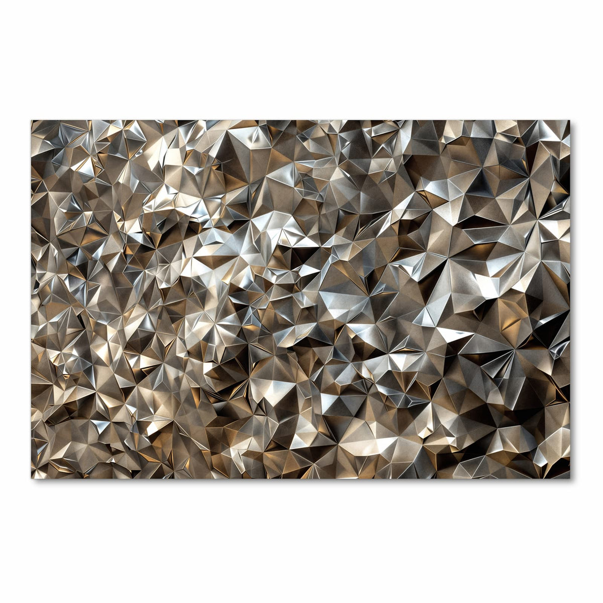 Dicht gepackte facettierte Metallflächen in Silber mit warmen Bronzetönen