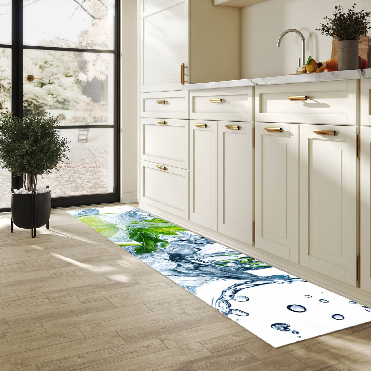 Pflegeleichter dünner Teppich mit Motiv Limettenspritzer in heller Küche