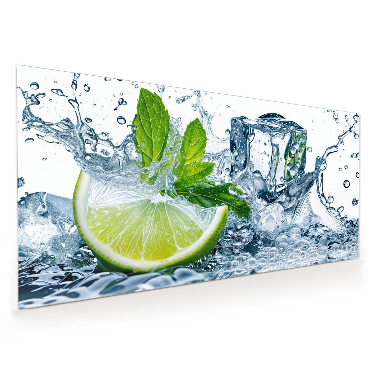 Küchenrückwand aus Glas im Hochformat mit Motiv Limette mit Minze: Limettenschnitz mit Minzblättern und Eiswürfeln im aufspritzenden Wasser