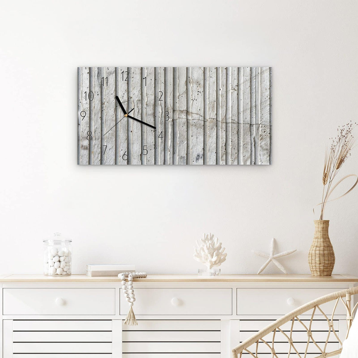 Wanduhr Betonstruktur aus Glas – Querformat 60 × 30 cm – Geriffelter Beton in Grautönen