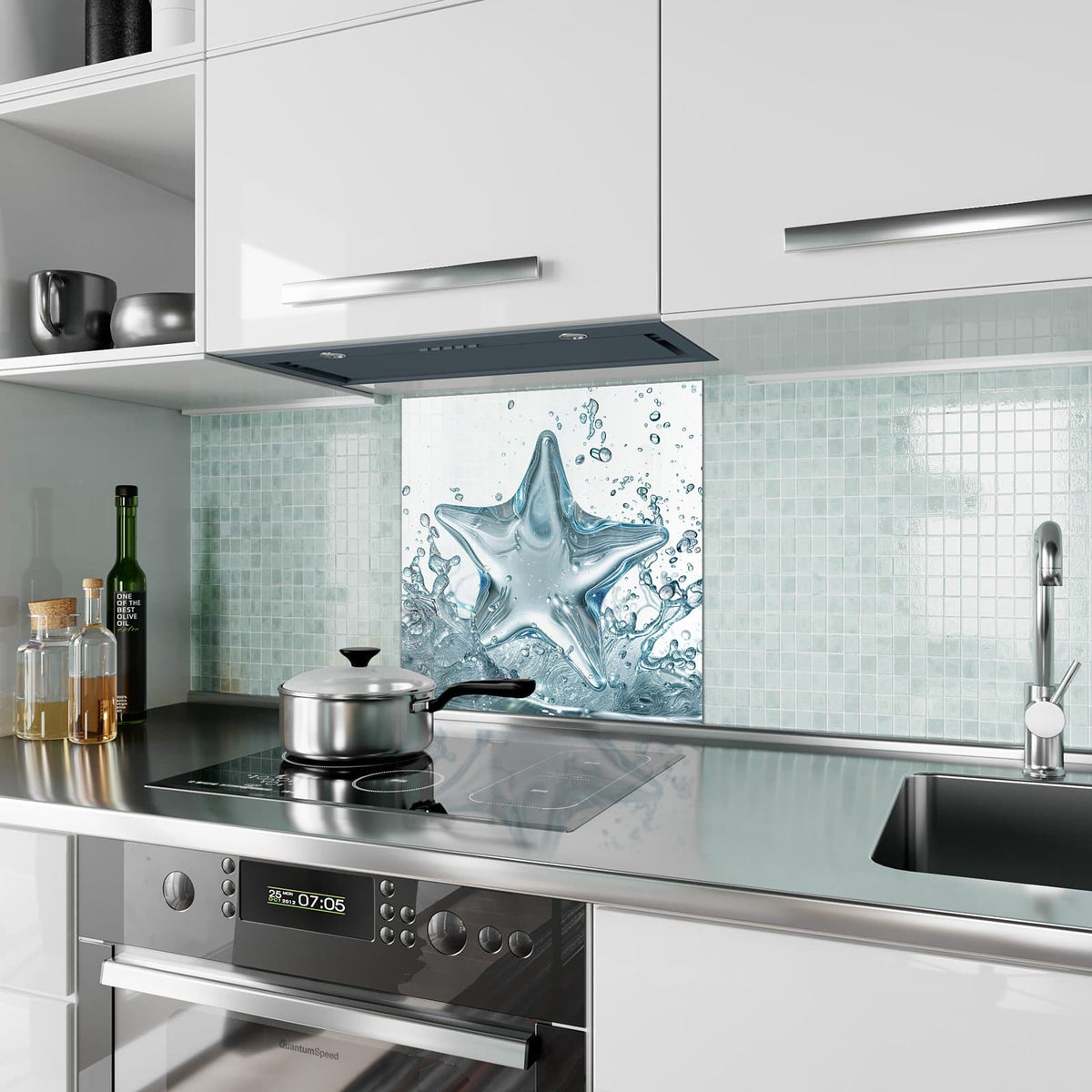 Küchenrückwand aus Glas Stern aus Wasser im quadratischen Format als Spritzschutz hinter dem Kochfeld, über dem Fliesenspiegel montiert