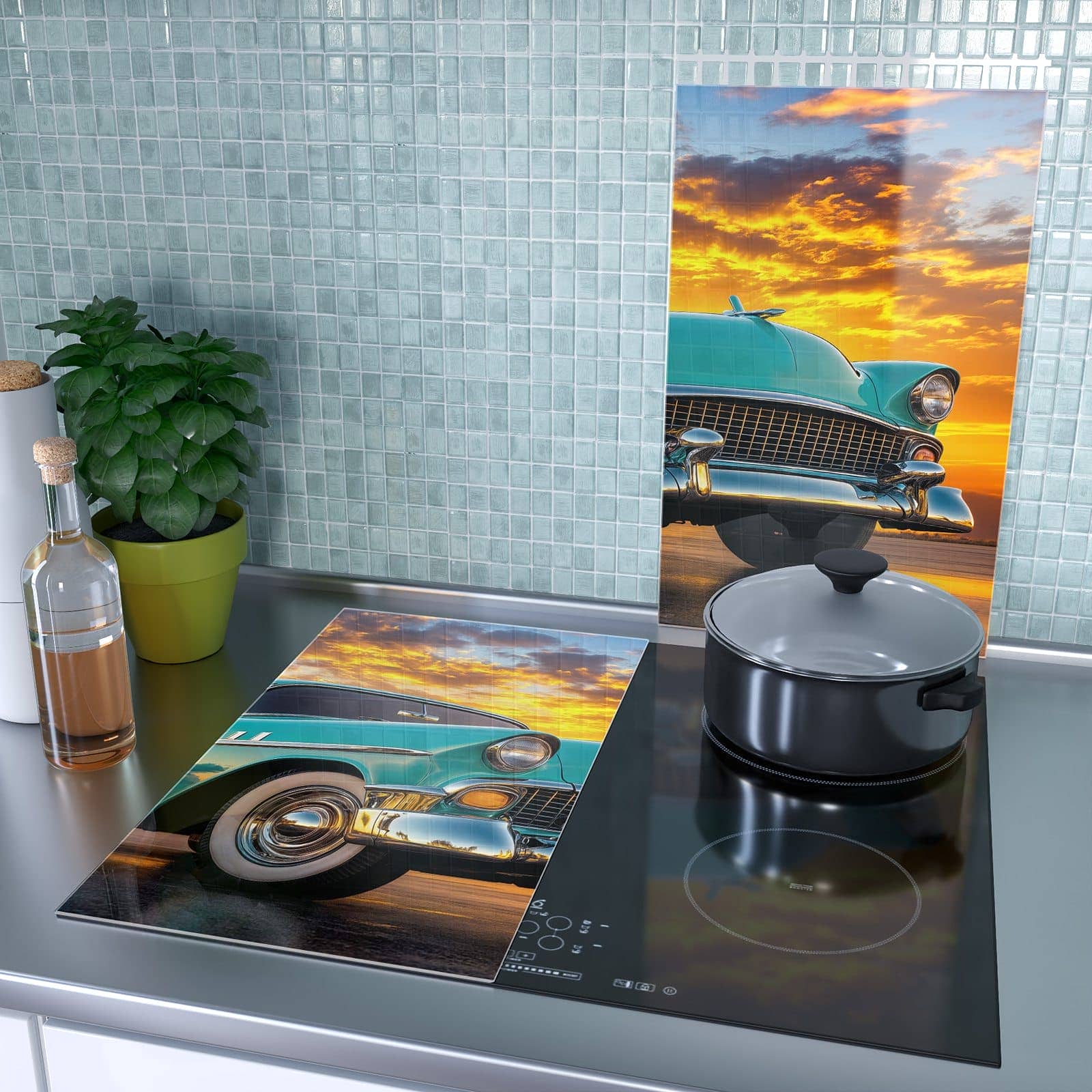 2-teilige Herdabdeckung aus Holz mit Retro Oldtimer-Motiv als Spritzschutz hinter dem Kochfeld