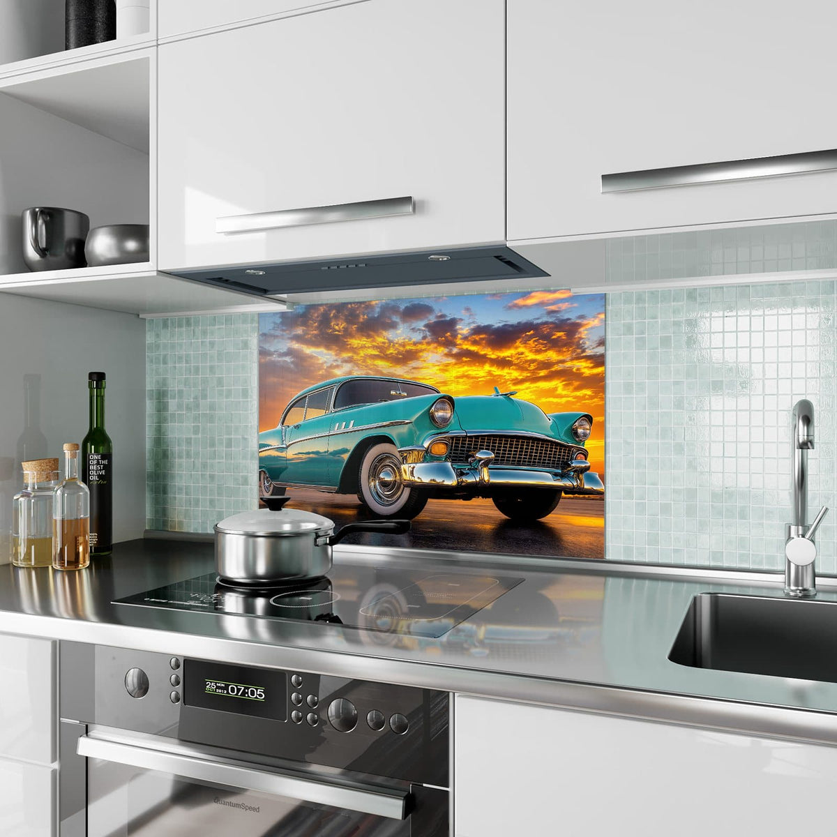 Küchenrückwand aus Glas Türkiser Oldtimer im Hochformat als Spritzschutz hinter dem Kochfeld, über dem Fliesenspiegel montiert