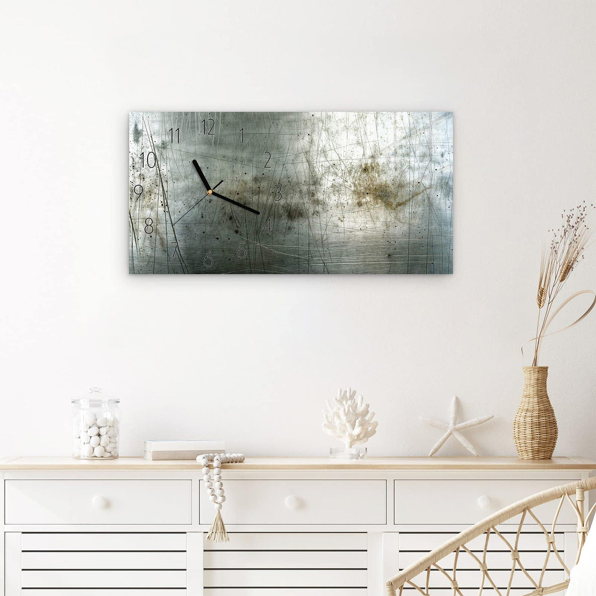 Wanduhr Gebrauchtes Metall aus Glas – Querformat 60 × 30 cm – Zerkratzte Metallfläche mit Rostflecken