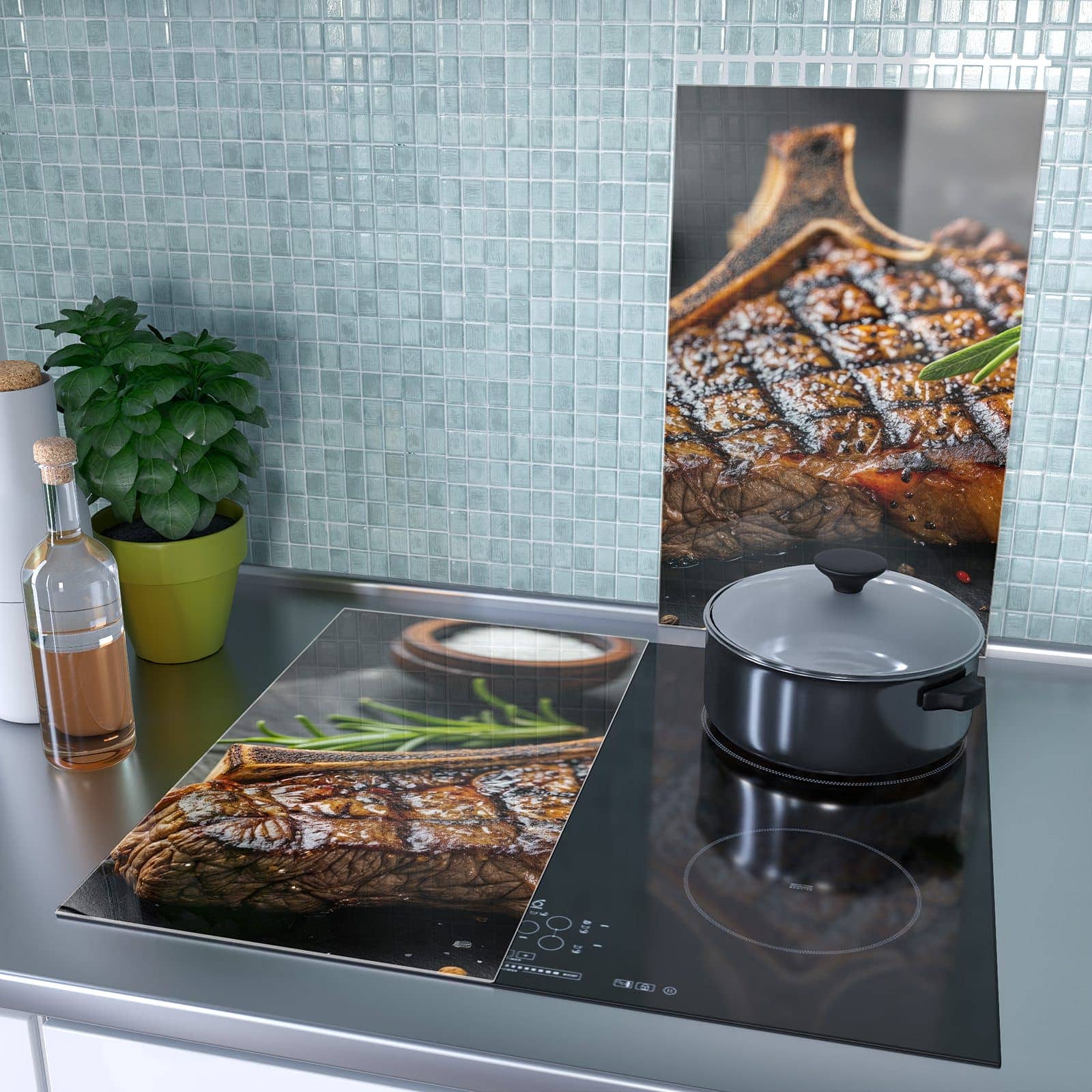 2-teilige Abdeckplatte Ceranfeld mit Gegrilltes Steak-Motiv als Spritzschutz hinter dem Kochfeld