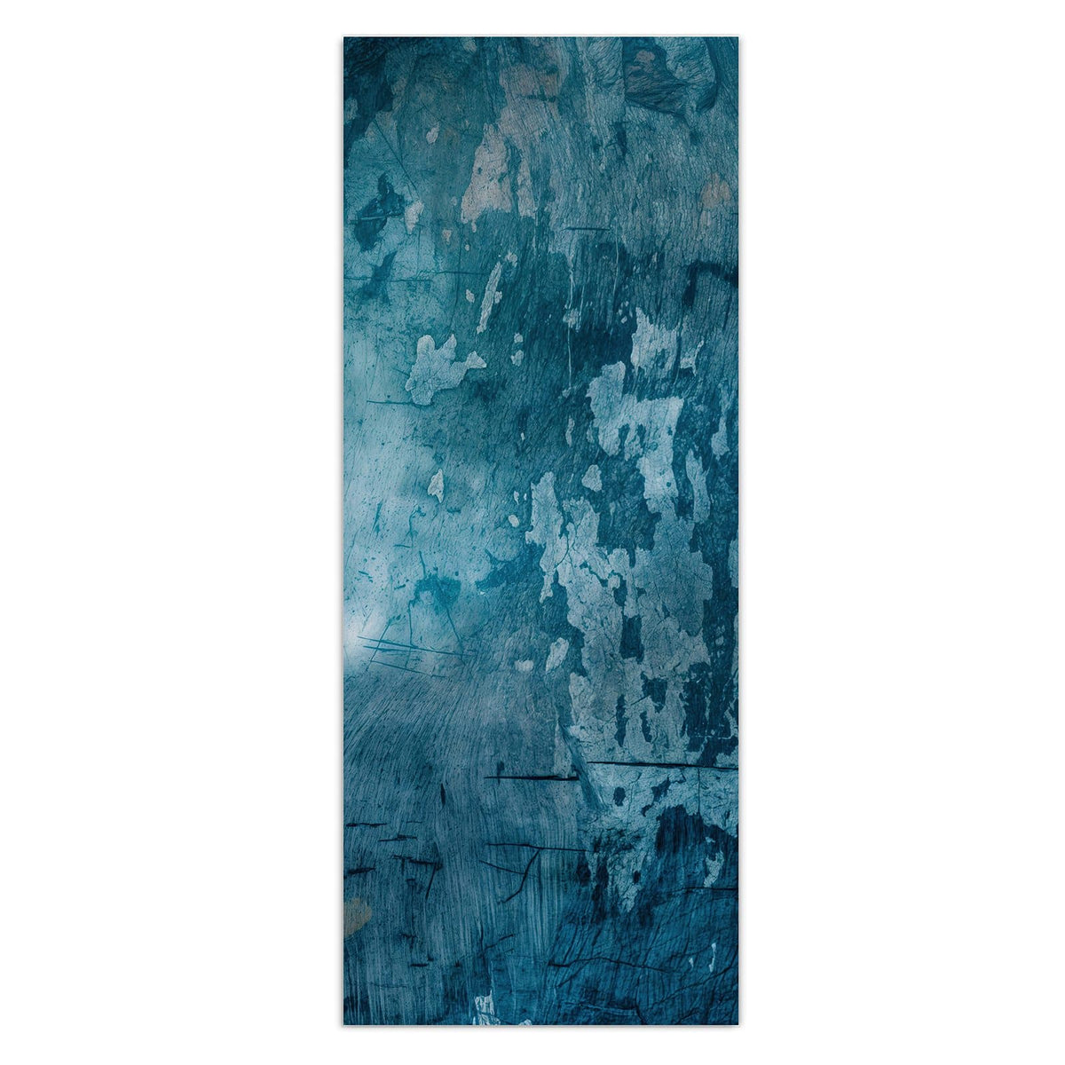 Petrolblaue Wand mit abgeblätterter Farbe, hellen Fehlstellen und feinen Kratzern