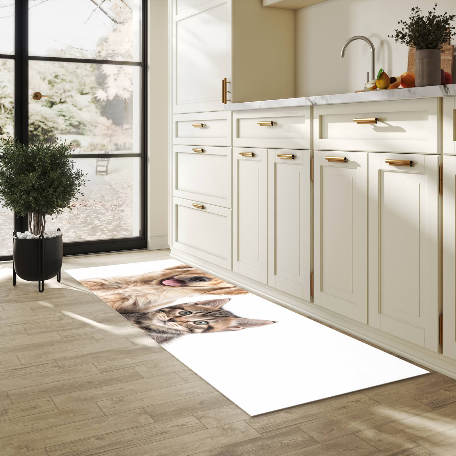 Komfortabler Läufer mit Motiv Katze und Hund in heller Küche für rutschfesten Stand