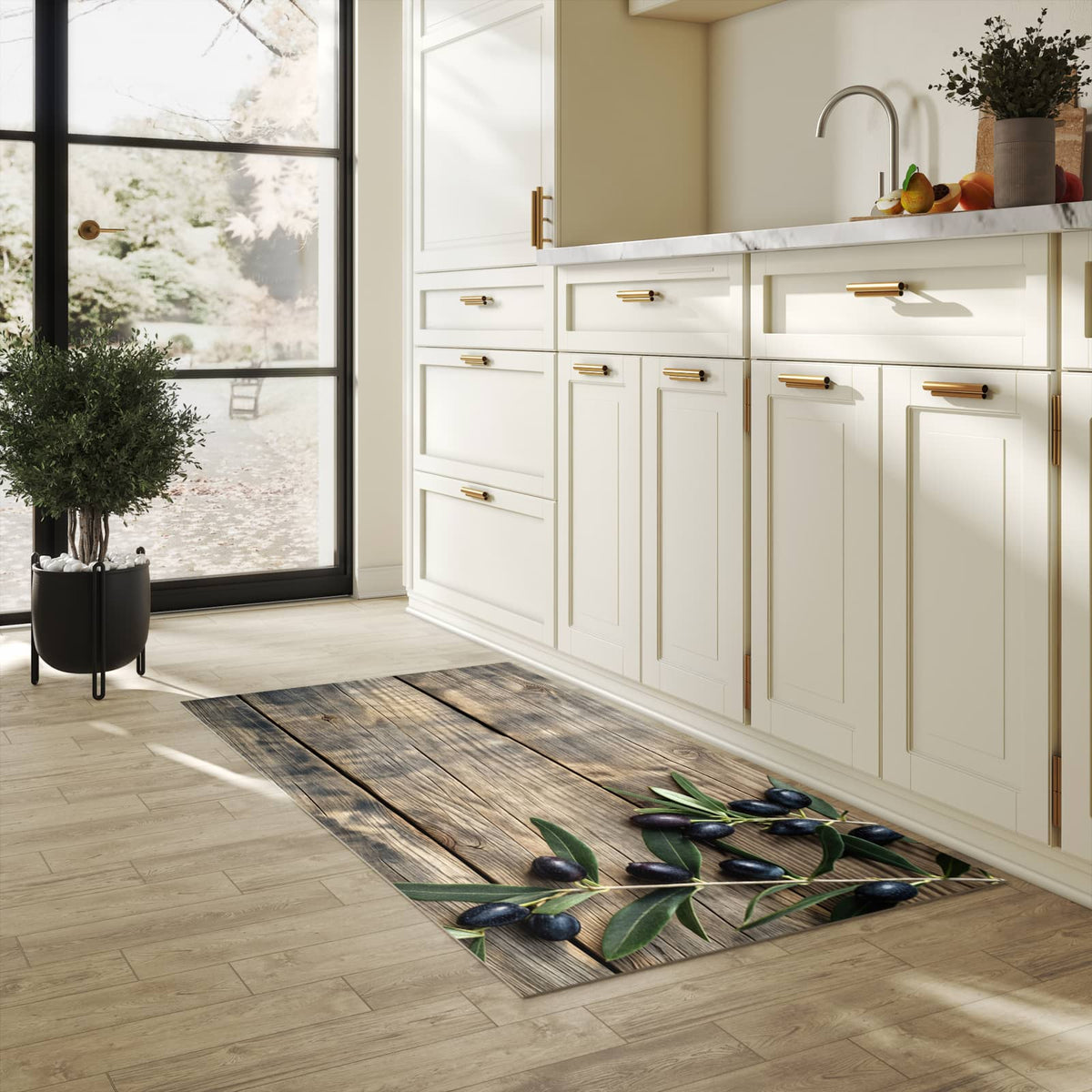 Abriebfester Küchenläufer mit Motiv Holztisch mit Oliven in heller Küche