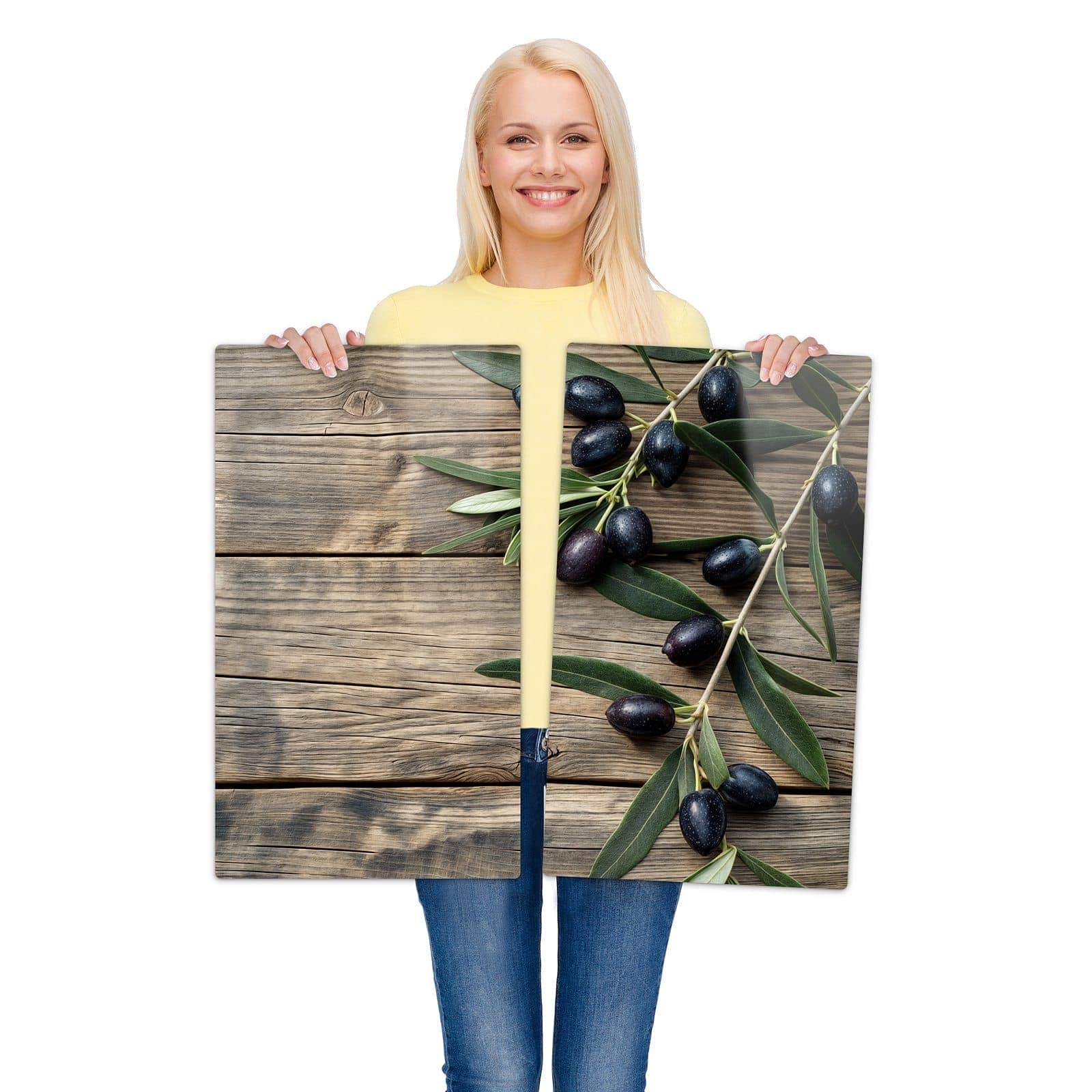 2-teilige Glasabdeckplatte für Ceranfeld mit Holztisch mit Oliven-Motiv wird zur Größendarstellung gehalten