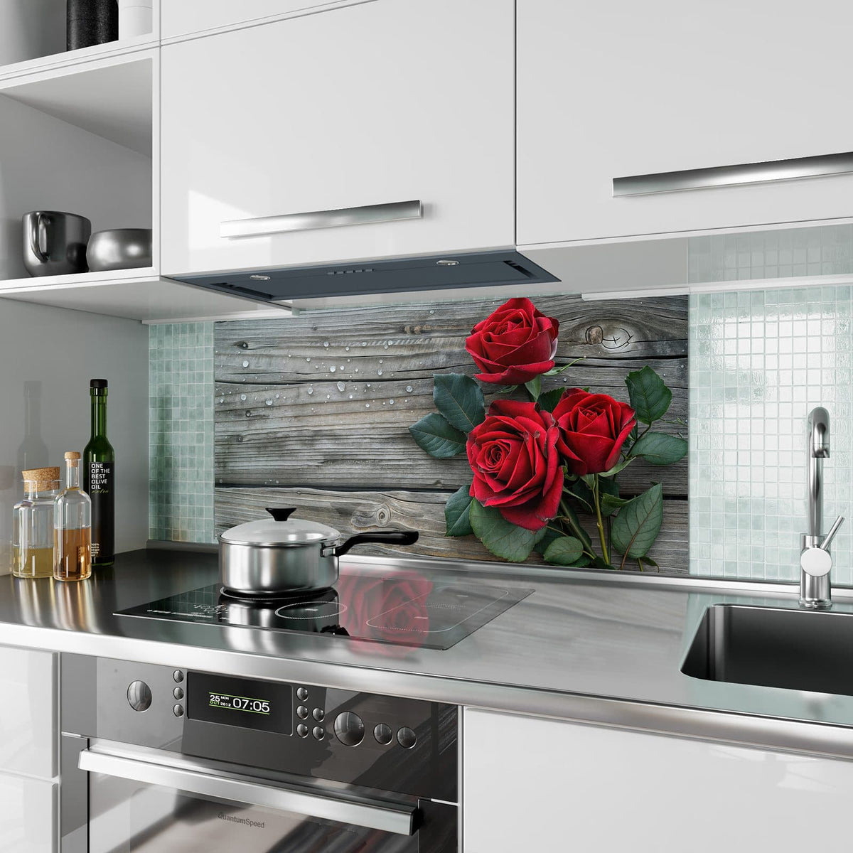 Küchenrückwand aus Glas Drei Rosen mit Herzen im Hochformat als Spritzschutz hinter dem Kochfeld, über dem Fliesenspiegel montiert
