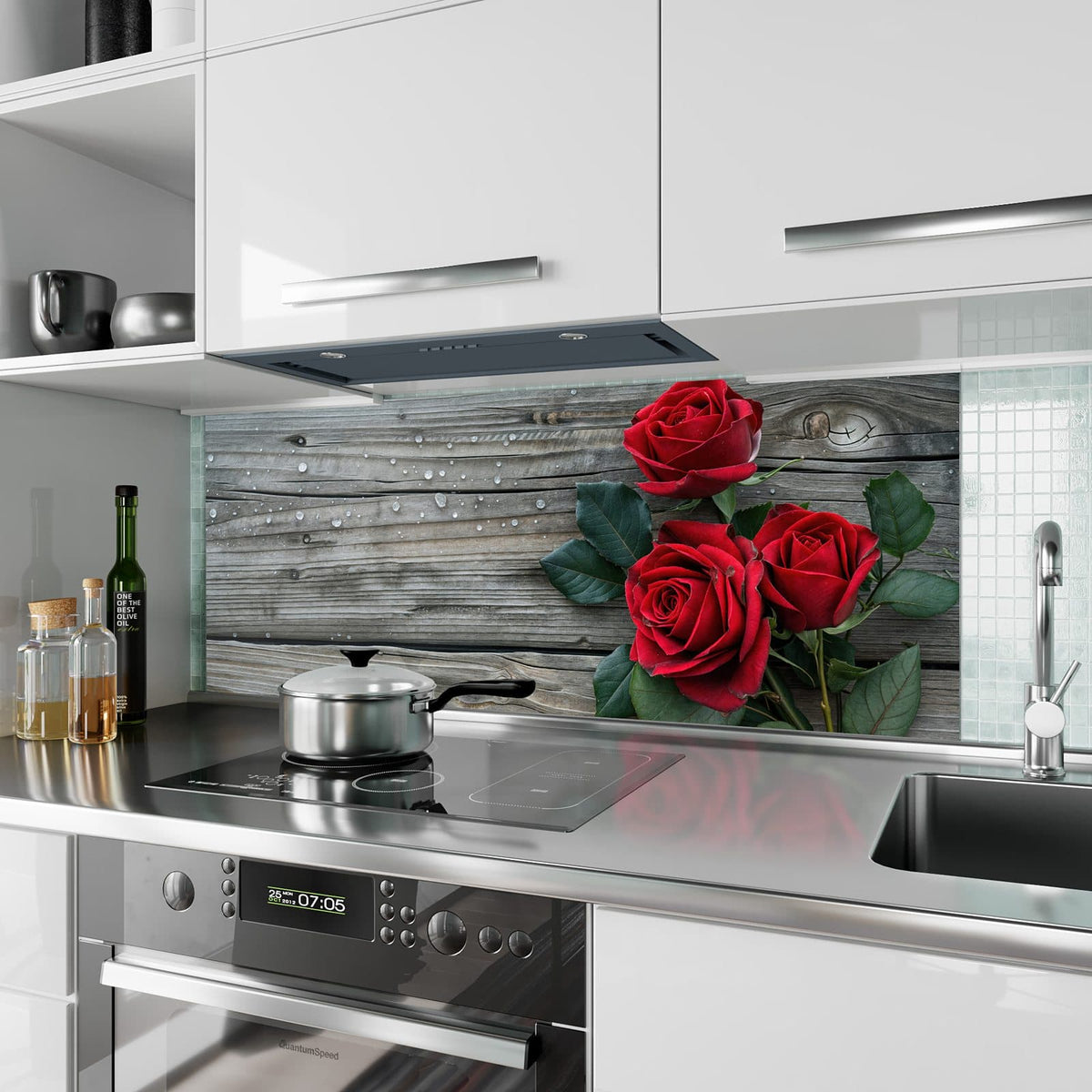 Küchenrückwand aus Glas Drei Rosen mit Herzen im Hochformat als Spritzschutz hinter dem Kochfeld, über dem Fliesenspiegel montiert