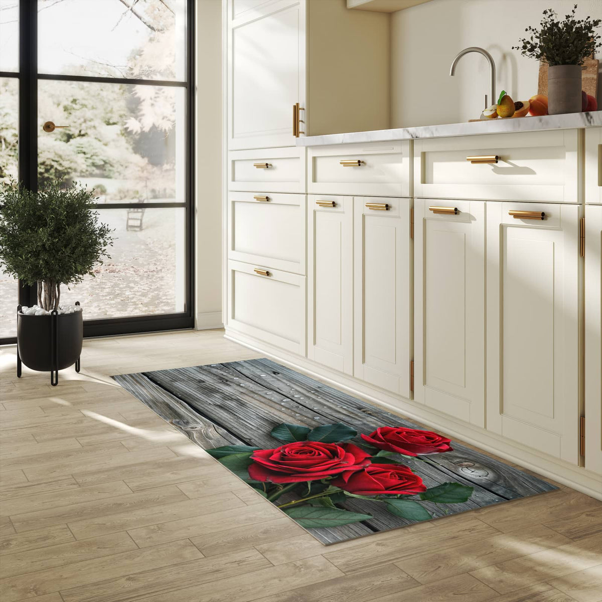 Komfortabler moderner Küchenläufer mit Motiv Romantische Rosenherzen in heller Küche