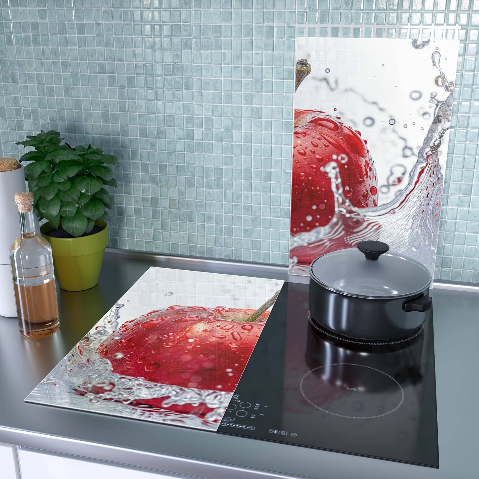 2-teilige Herdabdeckplatten aus Glas mit Spritzender Apfel-Motiv als Spritzschutz hinter dem Kochfeld