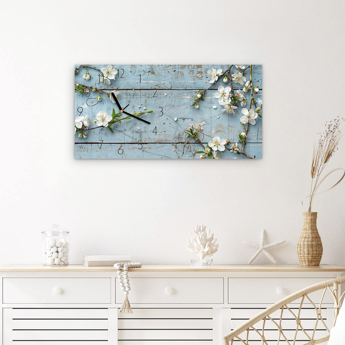 Wanduhr Frühlingszweige aus Glas – Querformat 60 × 30 cm – Kirschblütenzweige auf blauem Holz