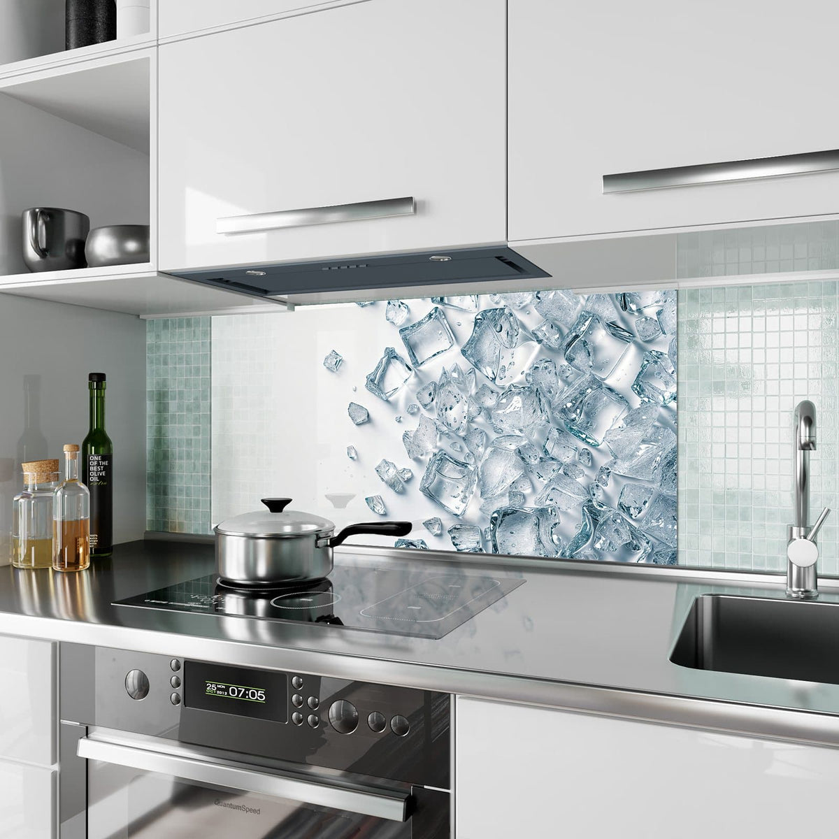 Küchenrückwand aus Glas Verstreute Eiswürfel im Hochformat als Spritzschutz hinter dem Kochfeld, über dem Fliesenspiegel montiert