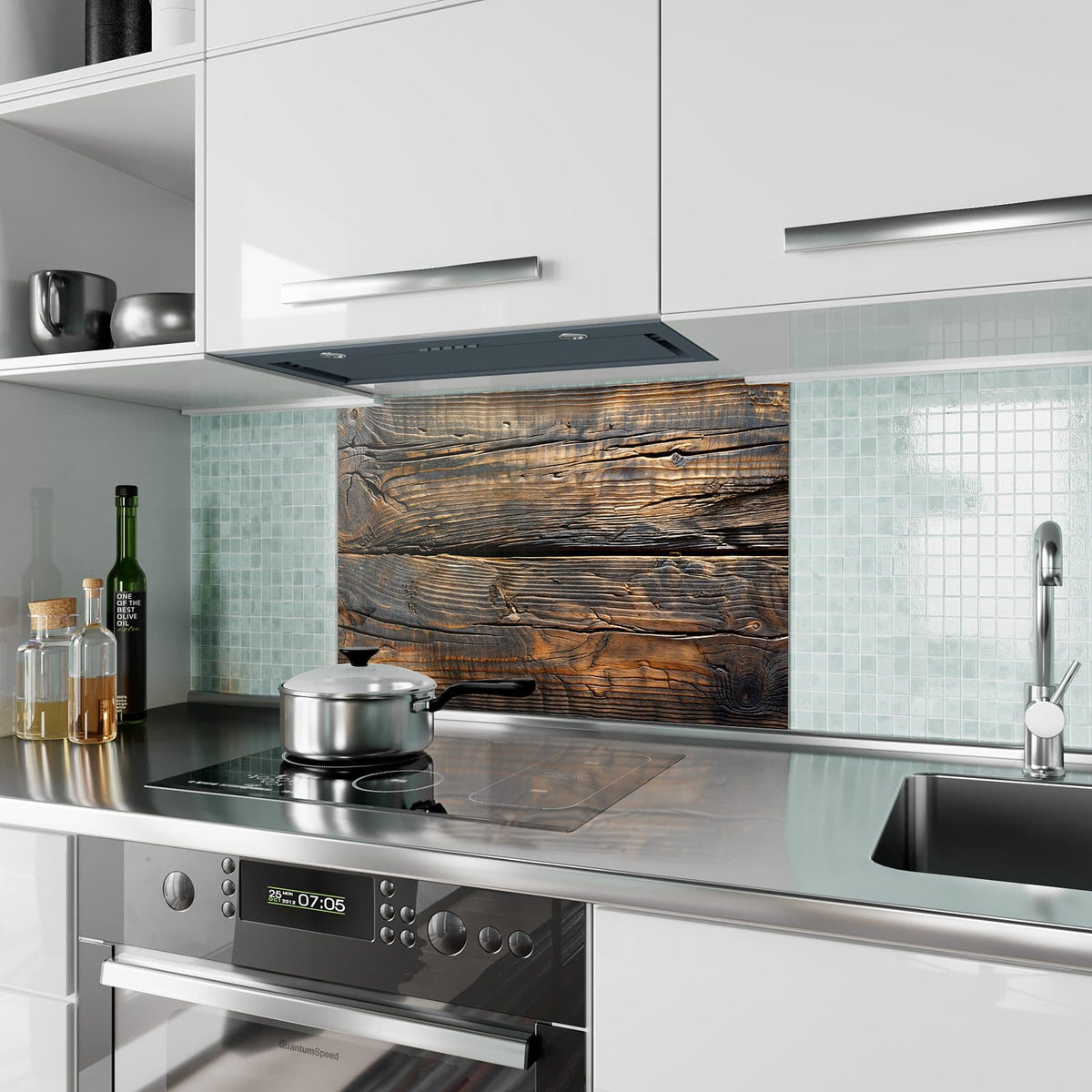 Küchenrückwand aus Glas Rissiges Altholz im Hochformat als Spritzschutz hinter dem Kochfeld, über dem Fliesenspiegel montiert
