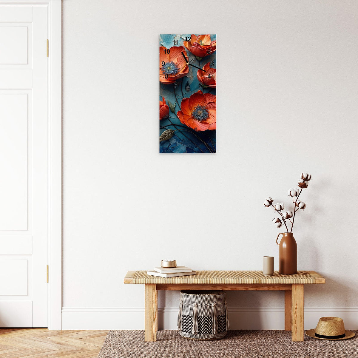 Wanduhr aus Glas im Hochformat Oranger Mohn auf Blau mit Ziffernblatt Modern über einer Holzbank im Flur