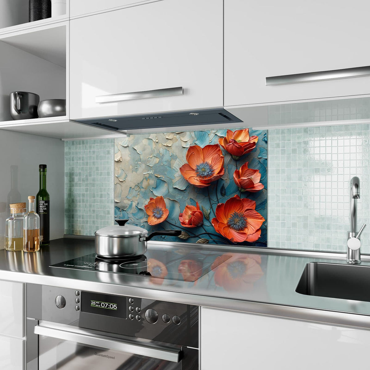 Küchenrückwand aus Glas Oranger Mohn auf Blau im Hochformat als Spritzschutz hinter dem Kochfeld, über dem Fliesenspiegel montiert