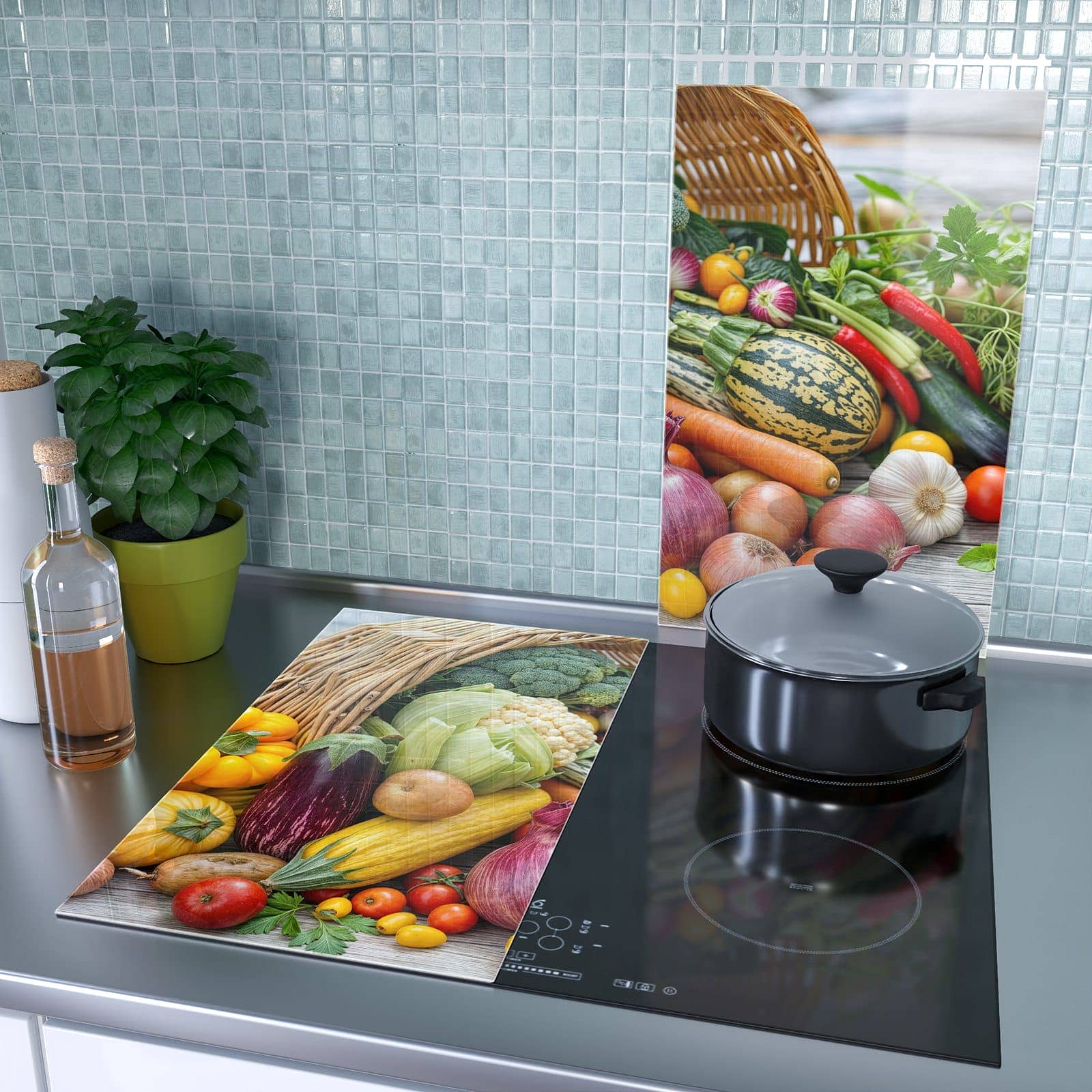 2-teilige Ceranfeldabdeckungen mit Erntekorb Gemüse-Motiv als Spritzschutz hinter dem Kochfeld