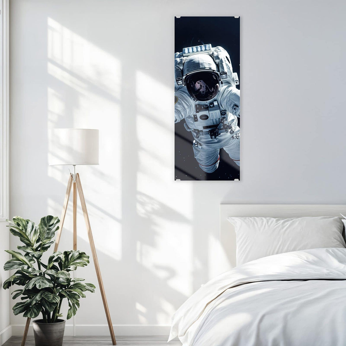 Glasbild Schwebender Astronaut an der Wand – Astronaut im weißen Anzug schwebt frei vor schwarzem Sternenhimmel