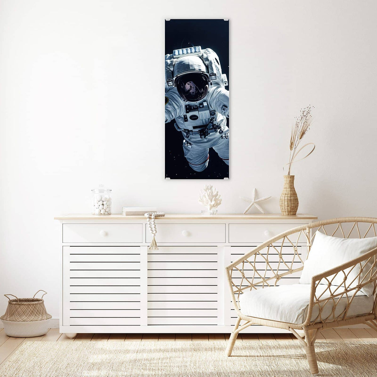 Wandbild - Schwebender Astronaut - Hochformat – Schwebender Astronaut im weißen Anzug