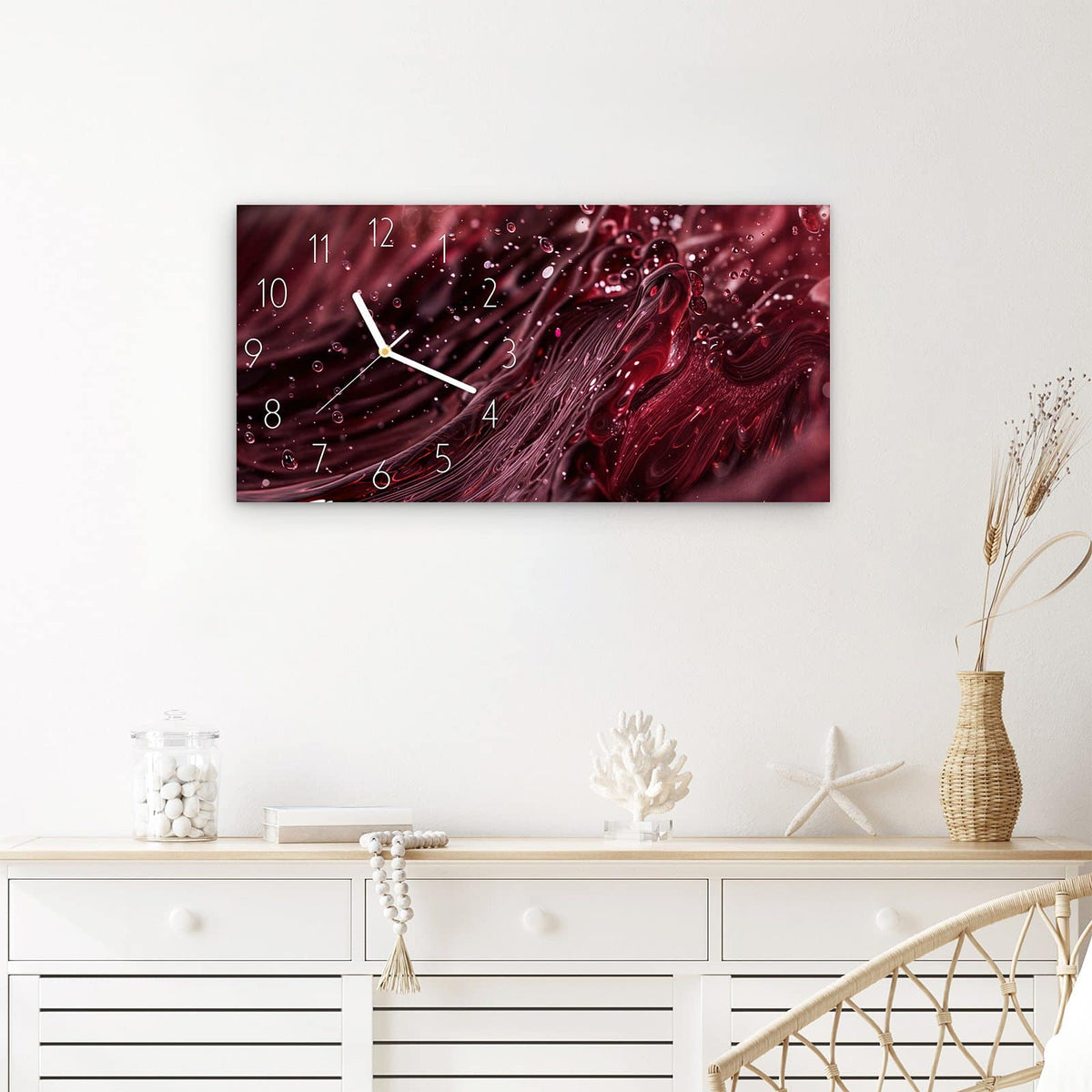 Wanduhr Wirbelnde Flüssigkeit aus Glas – Querformat 60 × 30 cm – Tiefrote Flüssigkeit in Bewegung