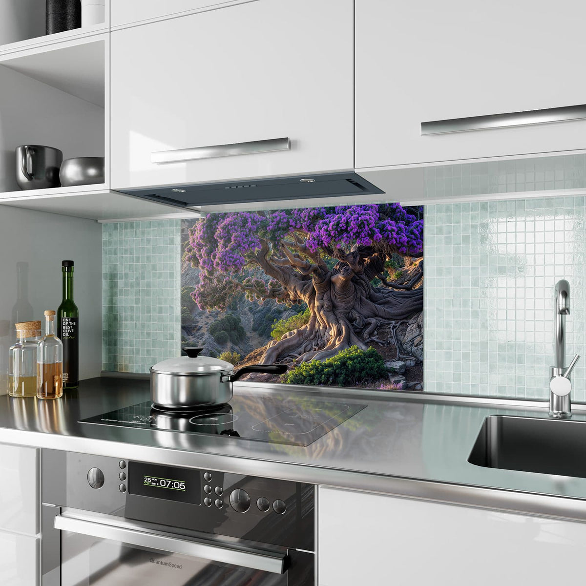 Küchenrückwand aus Glas Baum mit lila Blüten im Hochformat als Spritzschutz hinter dem Kochfeld, über dem Fliesenspiegel montiert