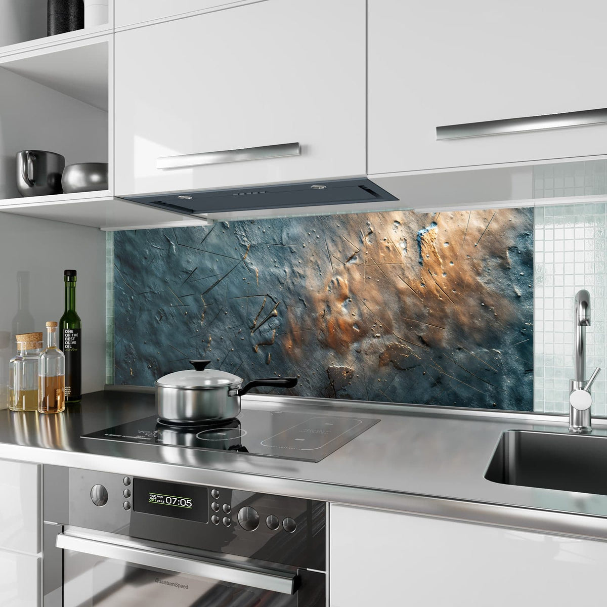 Küchenrückwand aus Glas Zerkratzter Schiefer im Hochformat als Spritzschutz hinter dem Kochfeld, über dem Fliesenspiegel montiert
