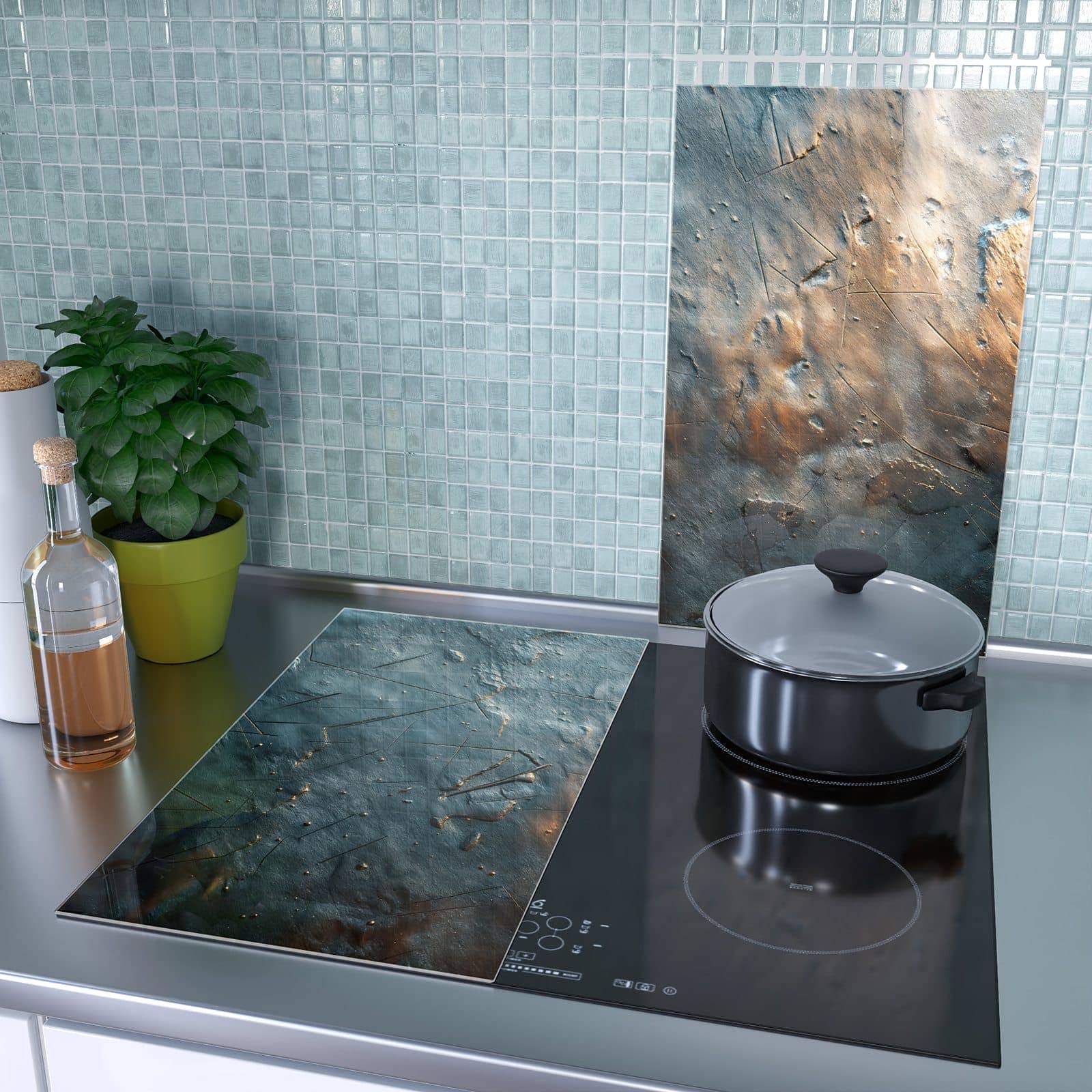2-teilige Herdabdeckung aus Glas mit Metallische Oberfläche-Motiv als Spritzschutz hinter dem Kochfeld