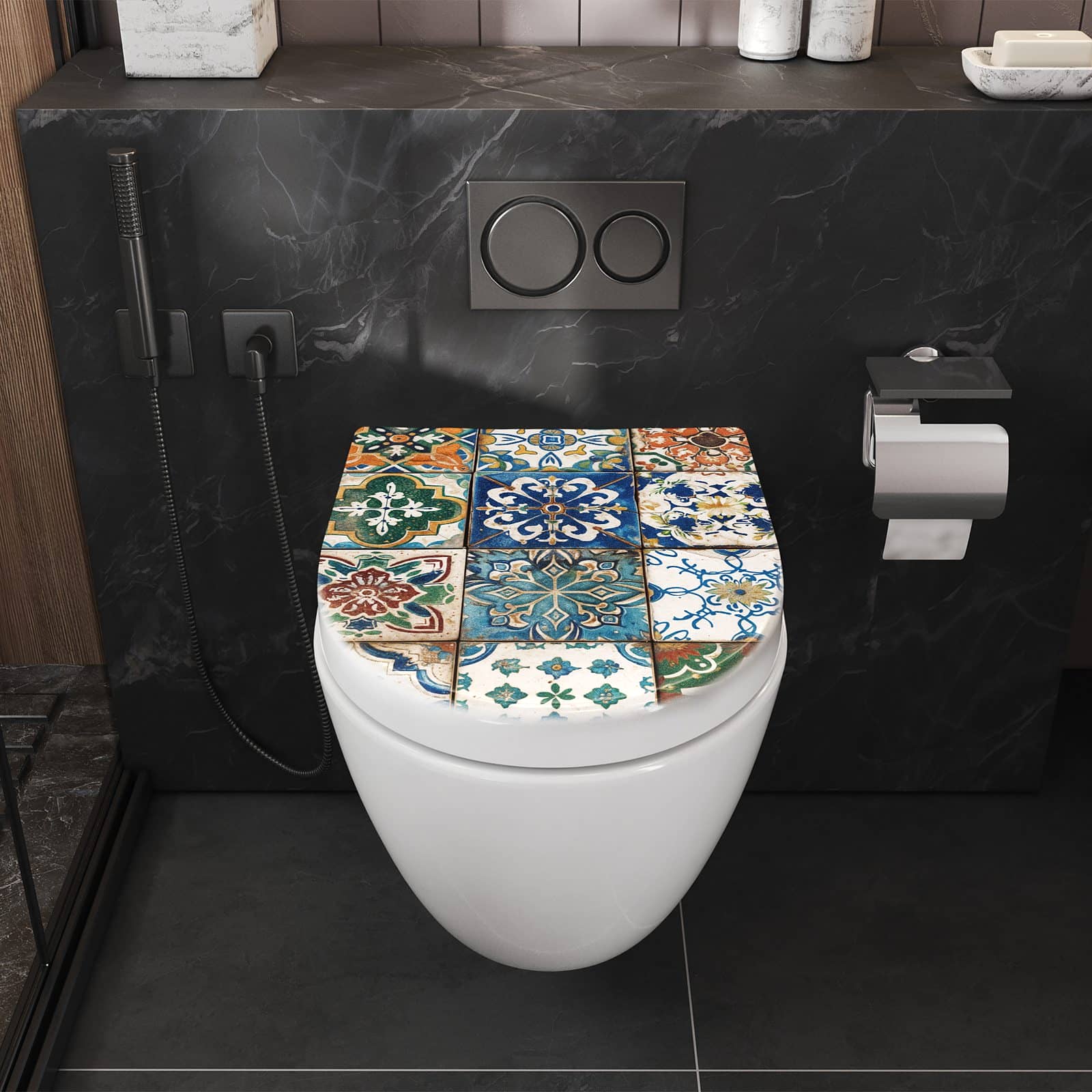 Farbbeständiger WC-Sitz mit Softclose und Motiv Bunte Fliesenkacheln in Badezimmer perspektive von vorne