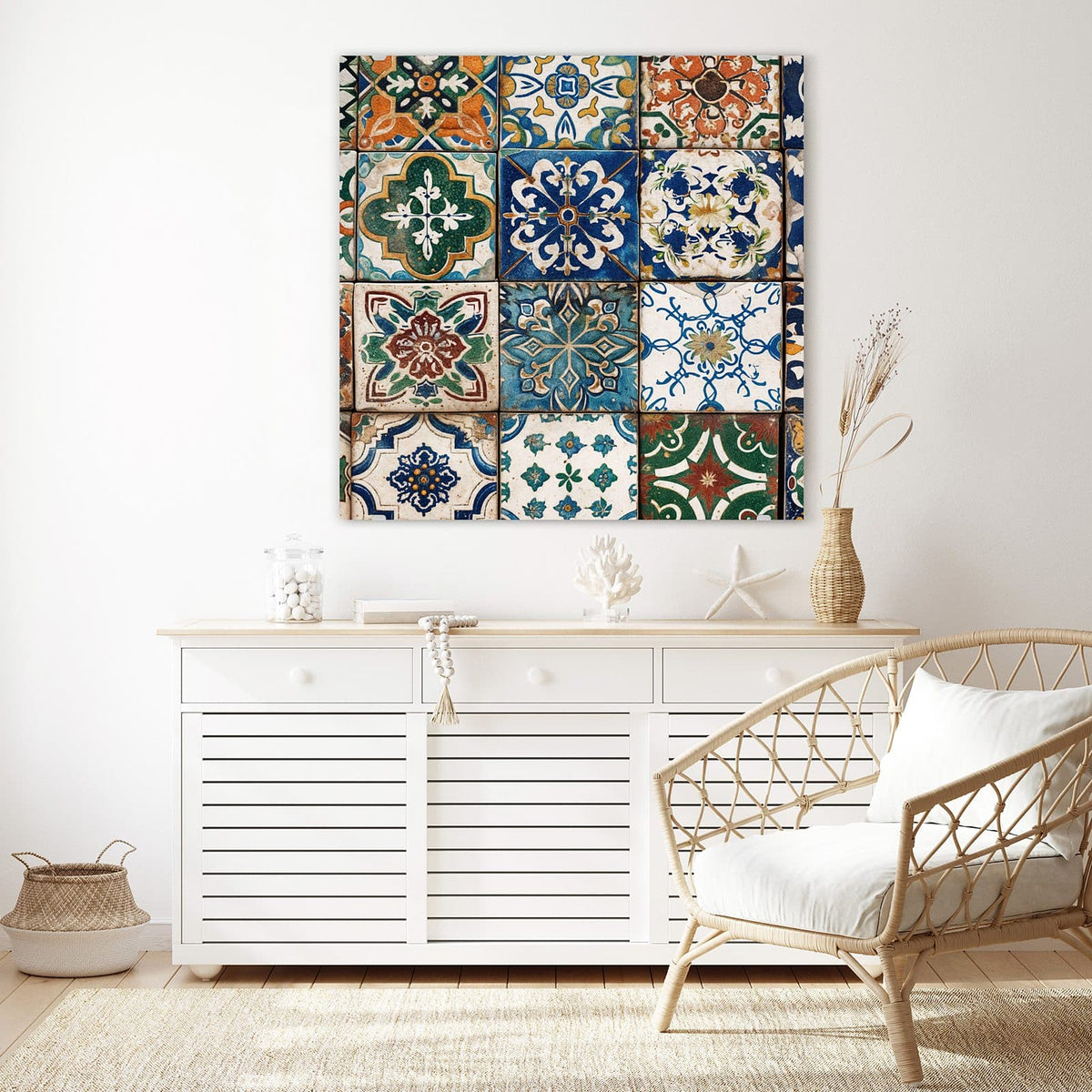 Glasbild Mediterrane Fliesen an der Wand – Patchwork aus 16 bunten Ornamentfliesen in Blau, Grün, Orange und Weinrot, portugiesisch-maurisch