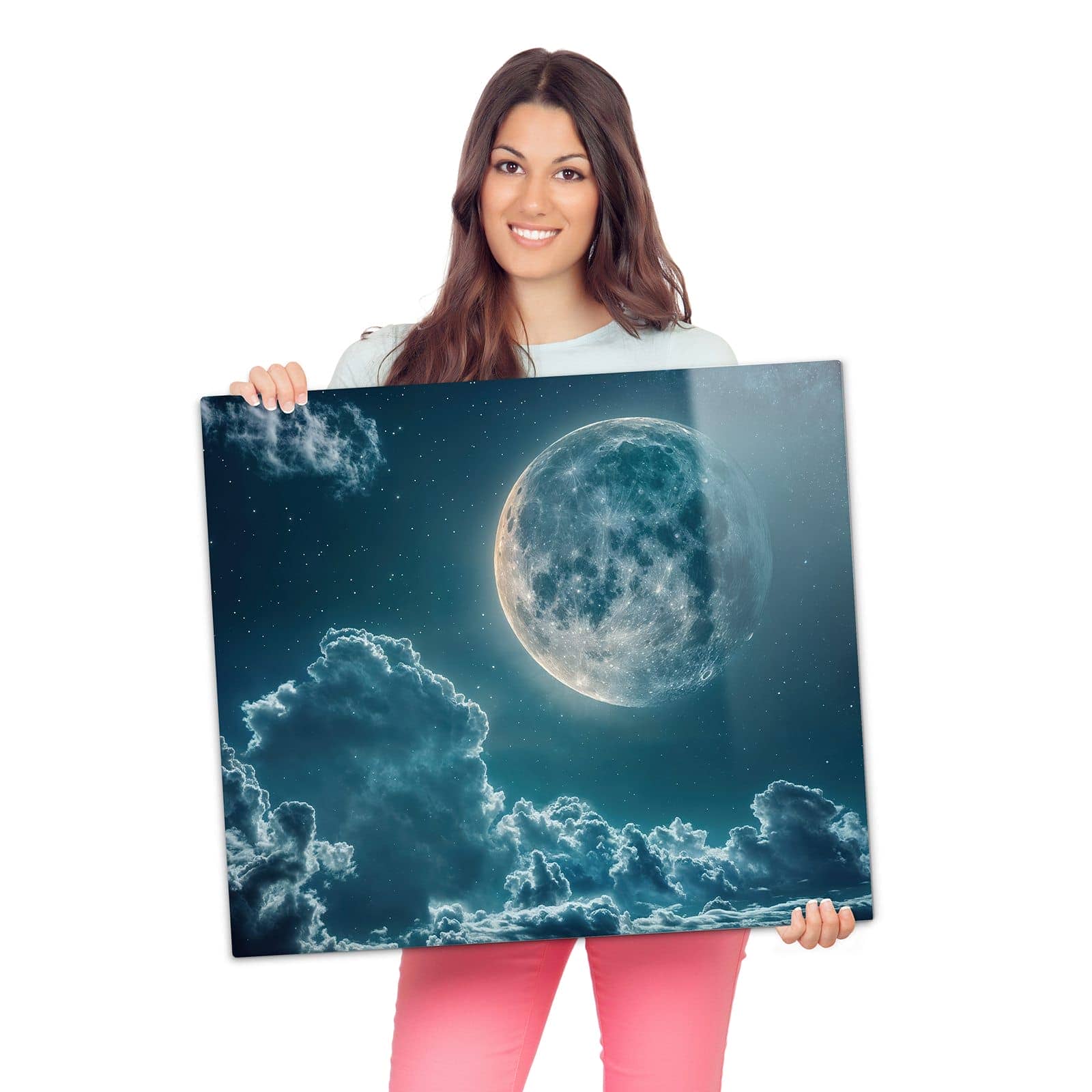 Herdabdeckplatten aus Glas mit Mond über Wolken-Motiv wird zur Größendarstellung gehalten