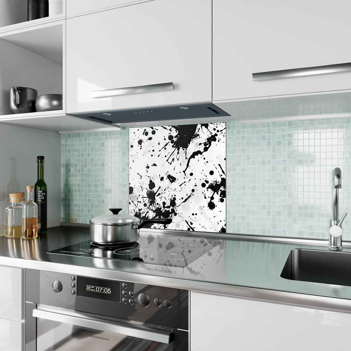 Küchenrückwand aus Glas Tintenspritzer im quadratischen Format als Spritzschutz hinter dem Kochfeld, über dem Fliesenspiegel montiert