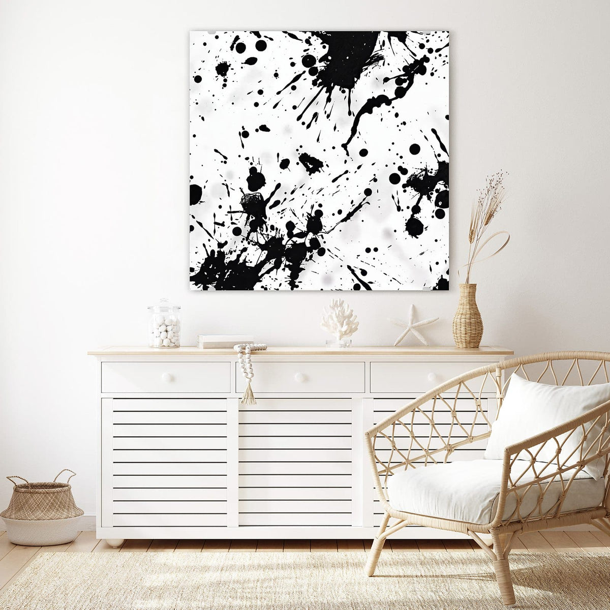 Glasbild Tintenspritzer an der Wand – Schwarze Tintenspritzer und Kleckse auf reinem Weiß, keine Buntfarbe