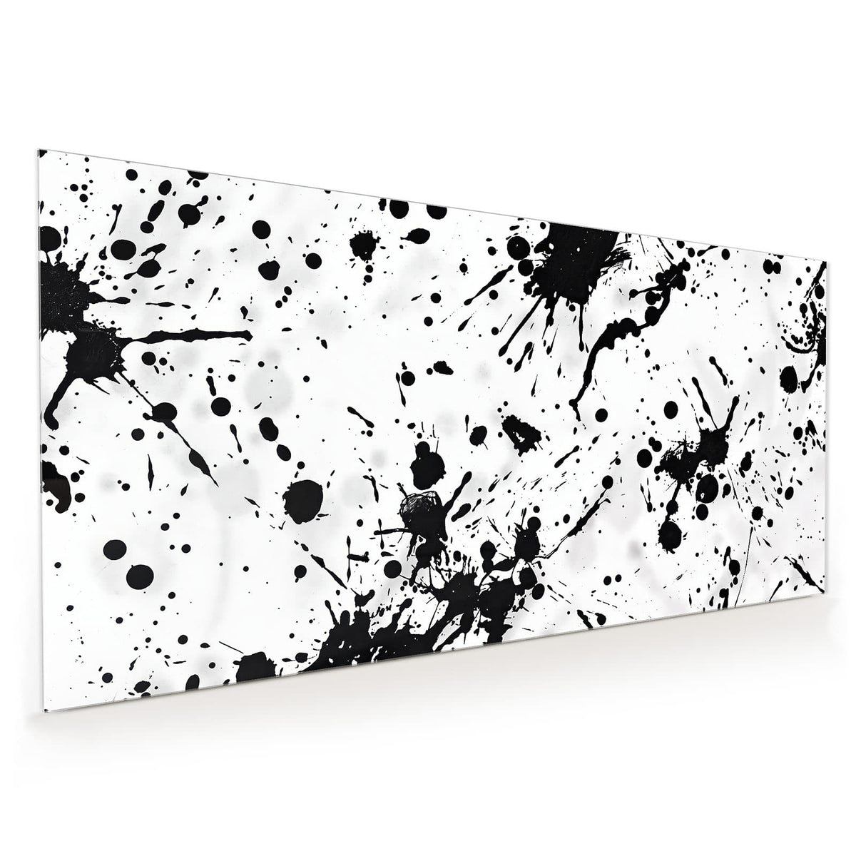 Küchenrückwand aus Glas im Hochformat: Schwarze Tintenspritzer und Kleckse auf reinem Weiß, keine Buntfarbe