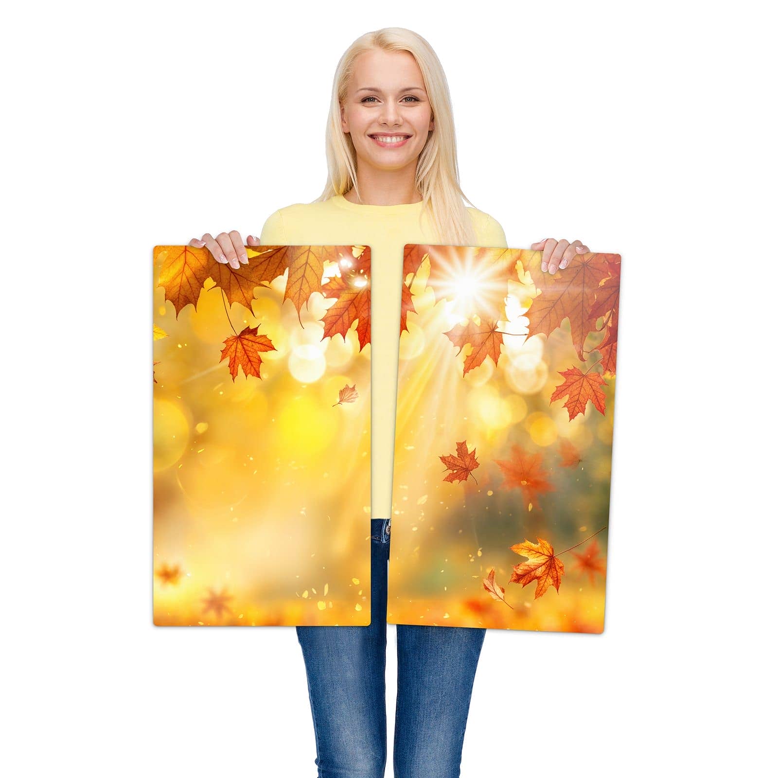 2-teilige Herdabdeckplatte mit Herbstblätter Sonne-Motiv wird zur Größendarstellung gehalten