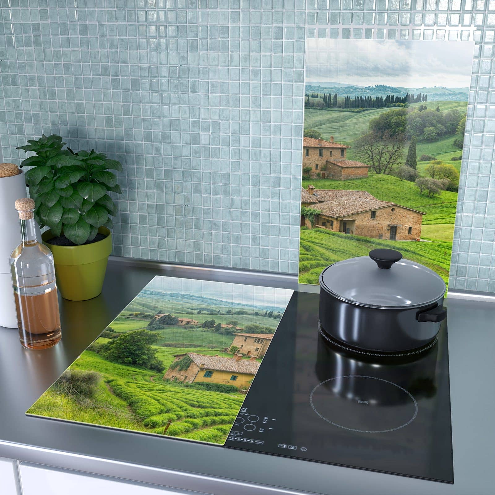 2-teilige Herdabdeckung aus Holz mit Landschaft Italien-Motiv als Spritzschutz hinter dem Kochfeld