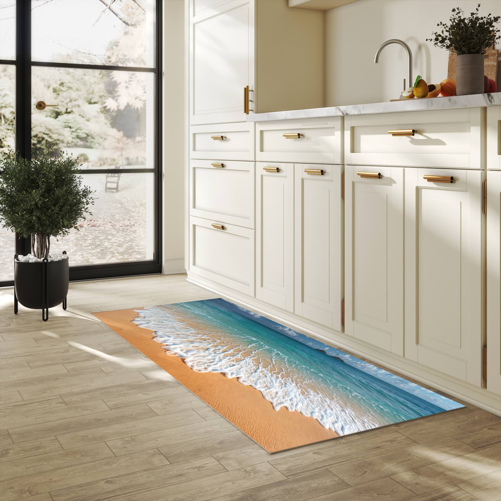 Rutschfester Küchenteppich mit Motiv Wellen am Sandstrand in heller Küche für sicheren Stand