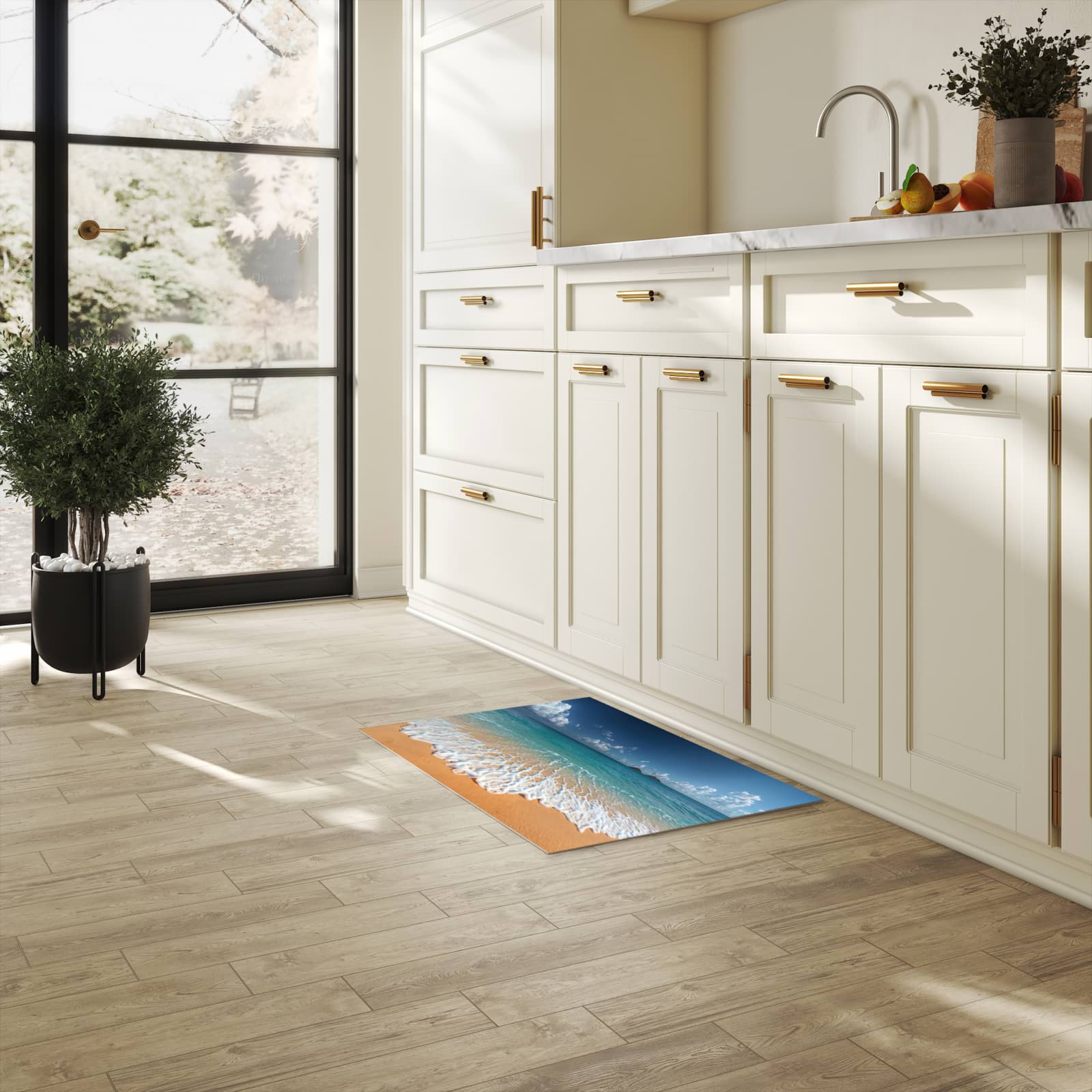 Formstabiler großer Küchenteppich mit Motiv Wellen am Sandstrand in heller Küche