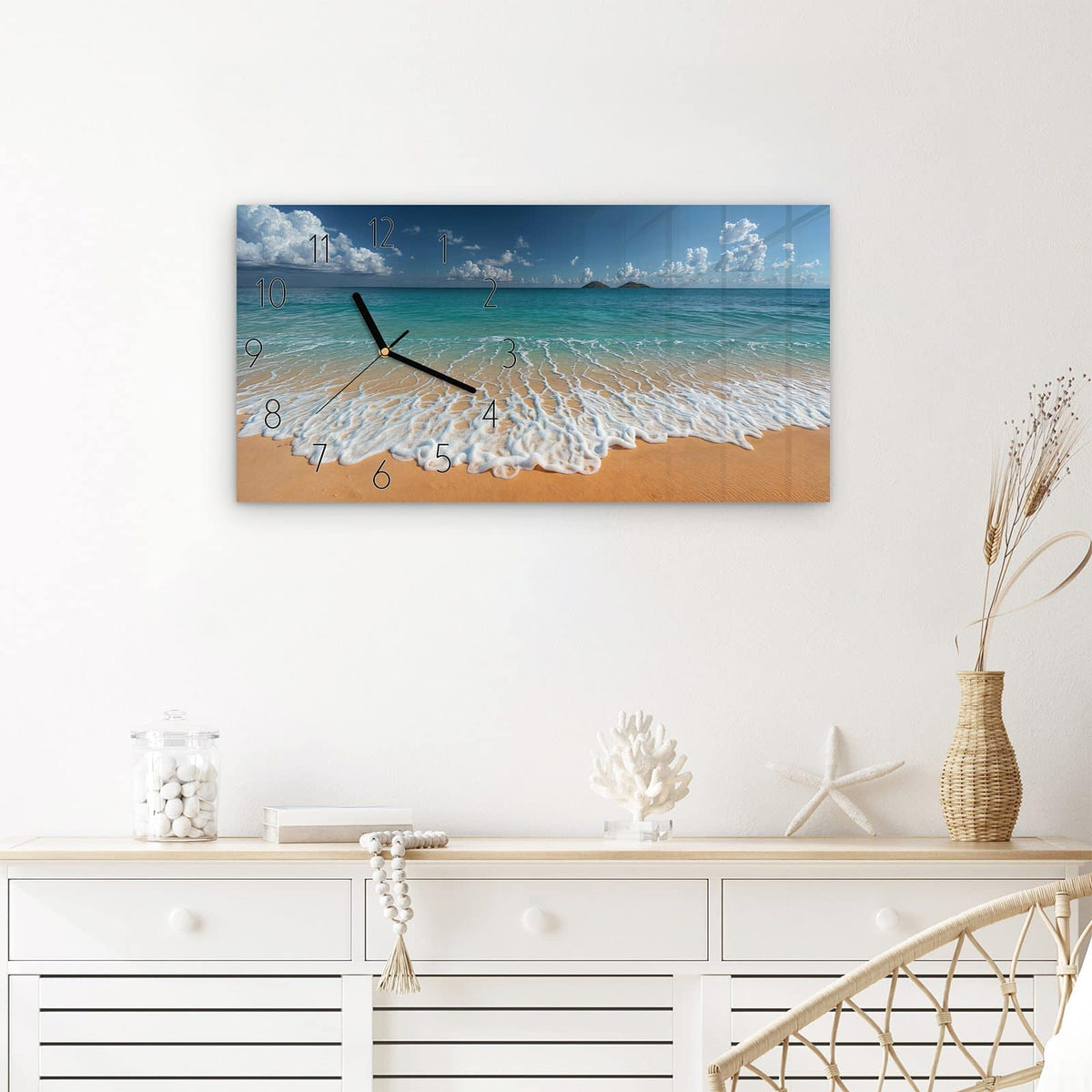 Wanduhr Wellen am Sandstrand aus Glas – Querformat 60 × 30 cm – Türkisblaue Brandung vor fernen Inseln