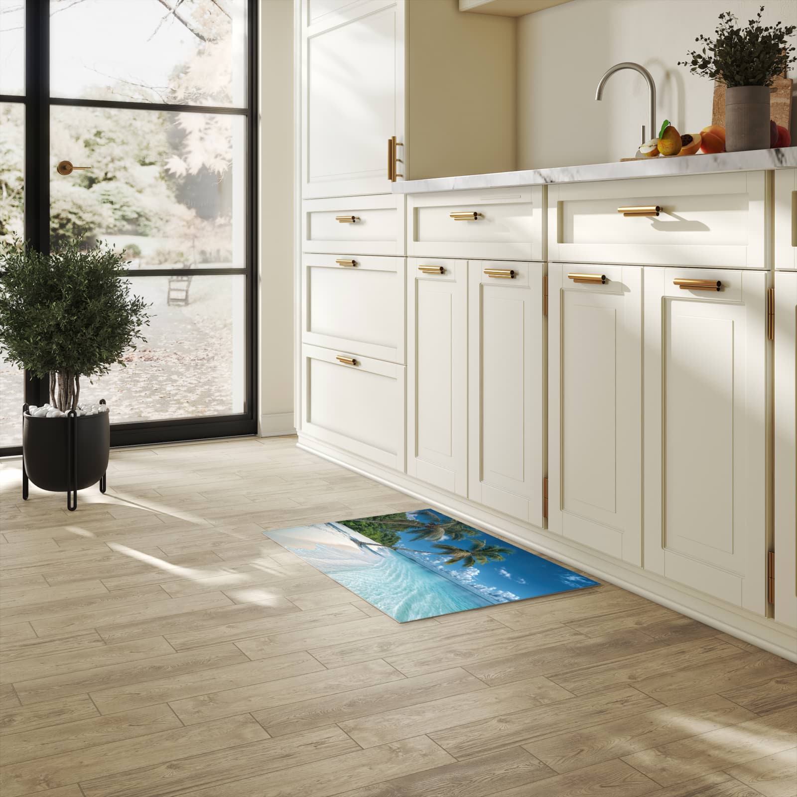 Rutschfester dünner Küchenteppich mit Motiv Strandurlaub in heller Küche