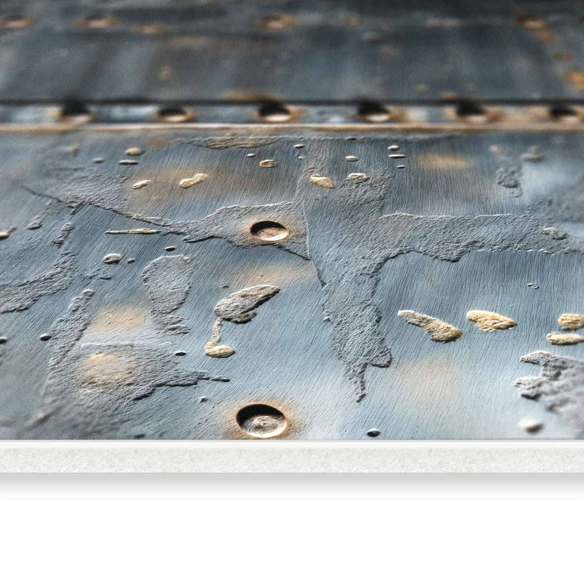 Langlebiger waschbarer Küchenteppich mit Motiv Metalltür Design in seitlicher Ansicht