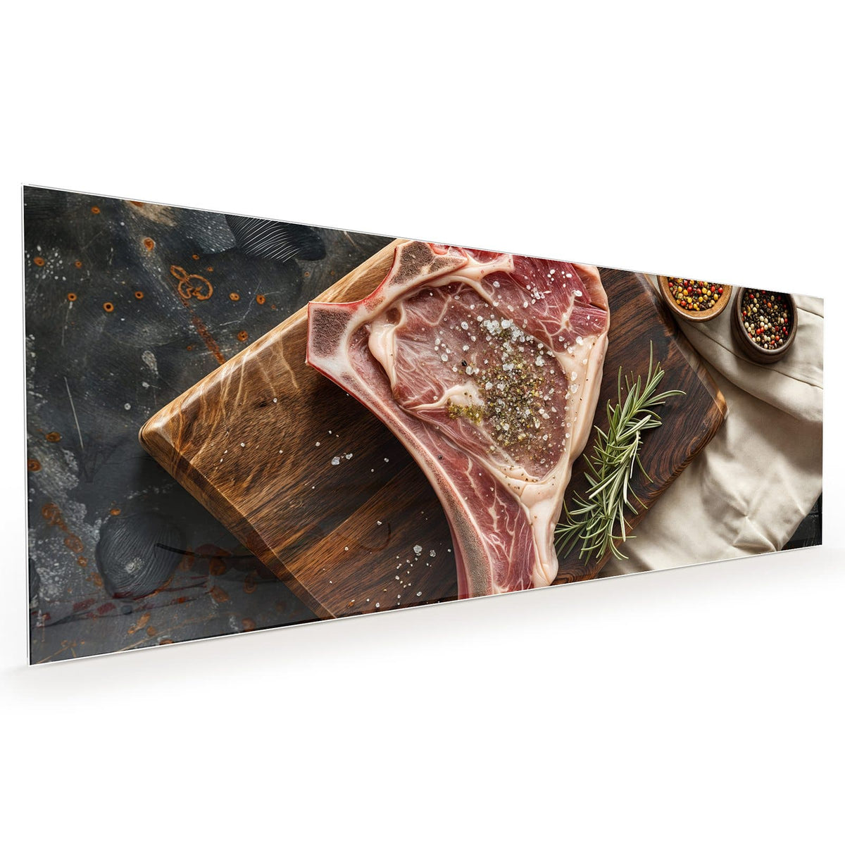 Küchenrückwand aus Glas im Hochformat: Rohes T-Bone-Steak auf dunklem Holzbrett, Rosmarin und zwei Schälchen Pfefferkörner auf Leinentuch #grösse_40 x 100 cm #grösse_50 x 125 cm #grösse_60 x 150 cm