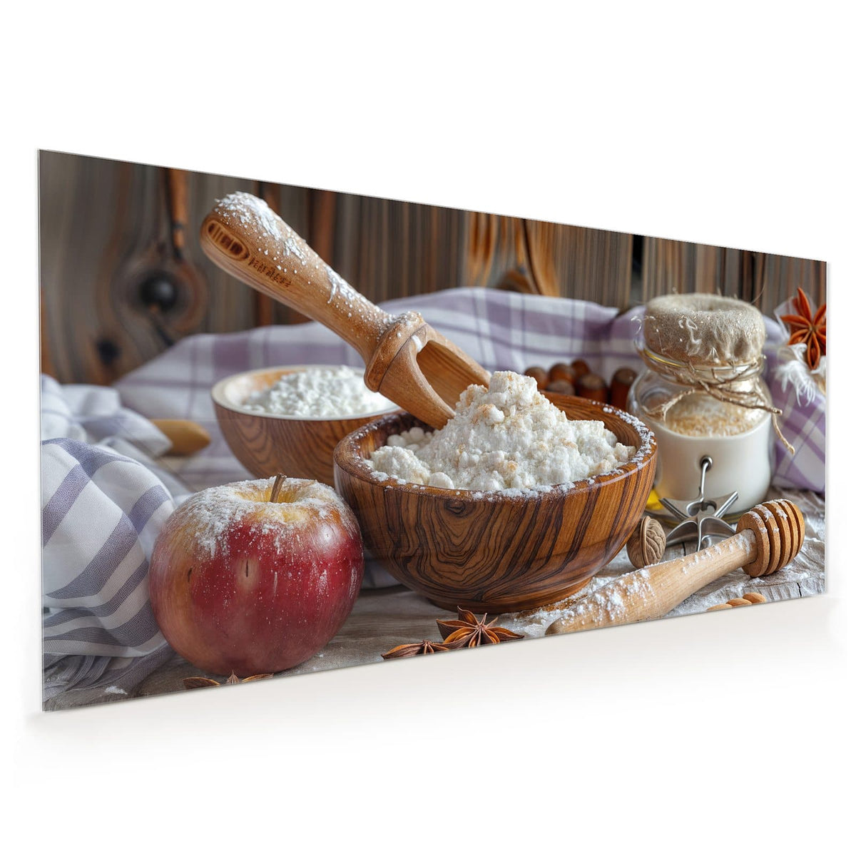 Küchenrückwand aus Glas im Hochformat mit Motiv Rustikales Backen: Holzschale mit Mehl, Nudelholz, roter Apfel, Sternanis und Vorratsgläser auf Holztisch