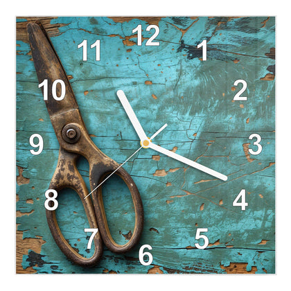 Wanduhr Quadratisch mit dem Motiv Alte Schere auf Holz