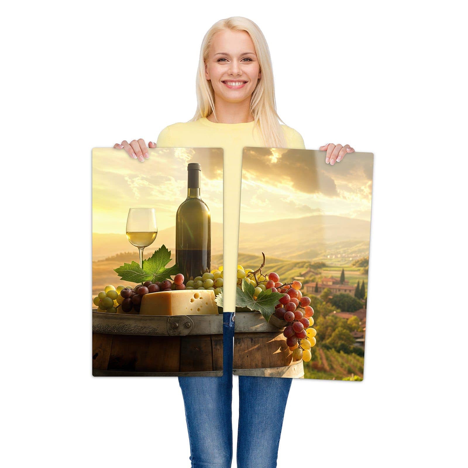 2-teilige Herdabdeckung aus Glas mit Weinland Idylle-Motiv wird zur Größendarstellung gehalten